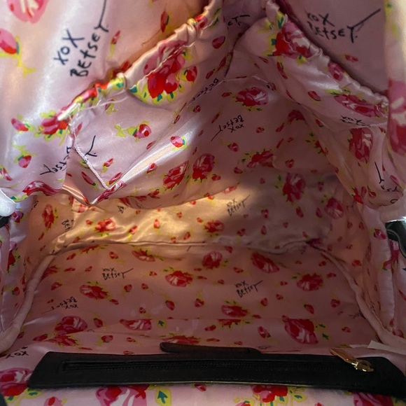 Betsey Johnson New York Hearts Quilted backpack - Picture 2 of 6